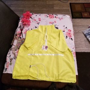 Living Lime Two piece short set